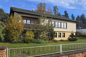 Ruhig gelegenes Zweifamilienhaus mit großzügigem Grundstück - gepflegt & vielseitig nutzbar