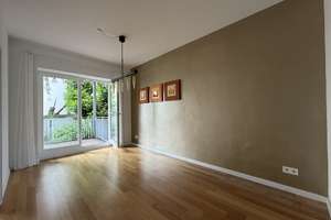 Große 5-Zimmerwohnung auf zwei Etagen mit Garten und zwei Stellplätzen i.Oberkassel. – Schwalmstr. 3, 40547 Oberkassel, Düsseldorf – Vorschaubild 8