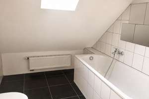 Vermietete 4-Zimmer-Dachgeschosswohnung mit Kamin in Frankfurt-Oberrad – 60599 Oberrad, Frankfurt am Main – Vorschaubild 7