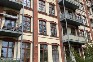 Geschmackvolle Wohnung mit zwei Zimmern sowie Balkon und Einbauküche in Chemnitz – Hilbersdorfer Straße 33, 9131 Chemnitz – Vorschaubild 1