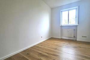 Helle 4-Zimmer Wohnung mit 128m² (Penthouse-Ebene) mit 44m² Dachterrasse in Johanneskirchen – Die vollständige Adresse der Immobilie erhältst du vom Anbieter., 81927 Johanneskirchen, München – Vorschaubild 2