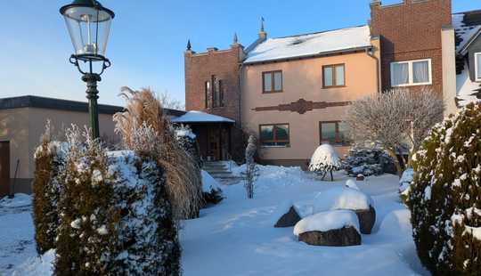 Bild von Großzügiges Einfamilienhaus mit großem gepflegten Garten