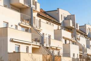 Sonnenbalkon mit Blick ins Rosental - leerstehende 2 Zimmerwohnung mit großem Balkon! – Kirschbergstraße 24, 4159 Möckern, Leipzig – Vorschaubild 3