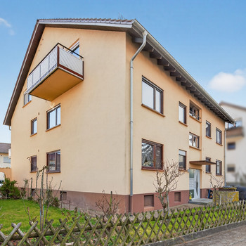 Attraktives Mehrfamilienhaus in ruhiger Lage von Friedrichstal – solide Kapitalanlage mit Potenzial