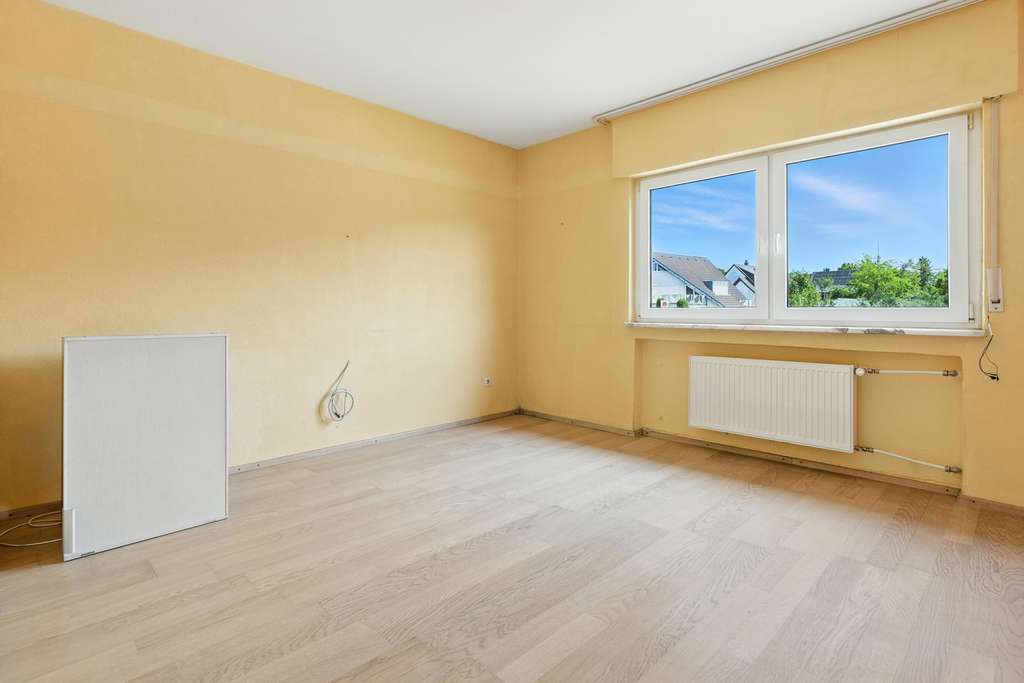 Immobilie in Rastatt - Doppelhaushälfte mit Drei Doppelgaragen und großem Grundstück in Rastatt - Bild 3