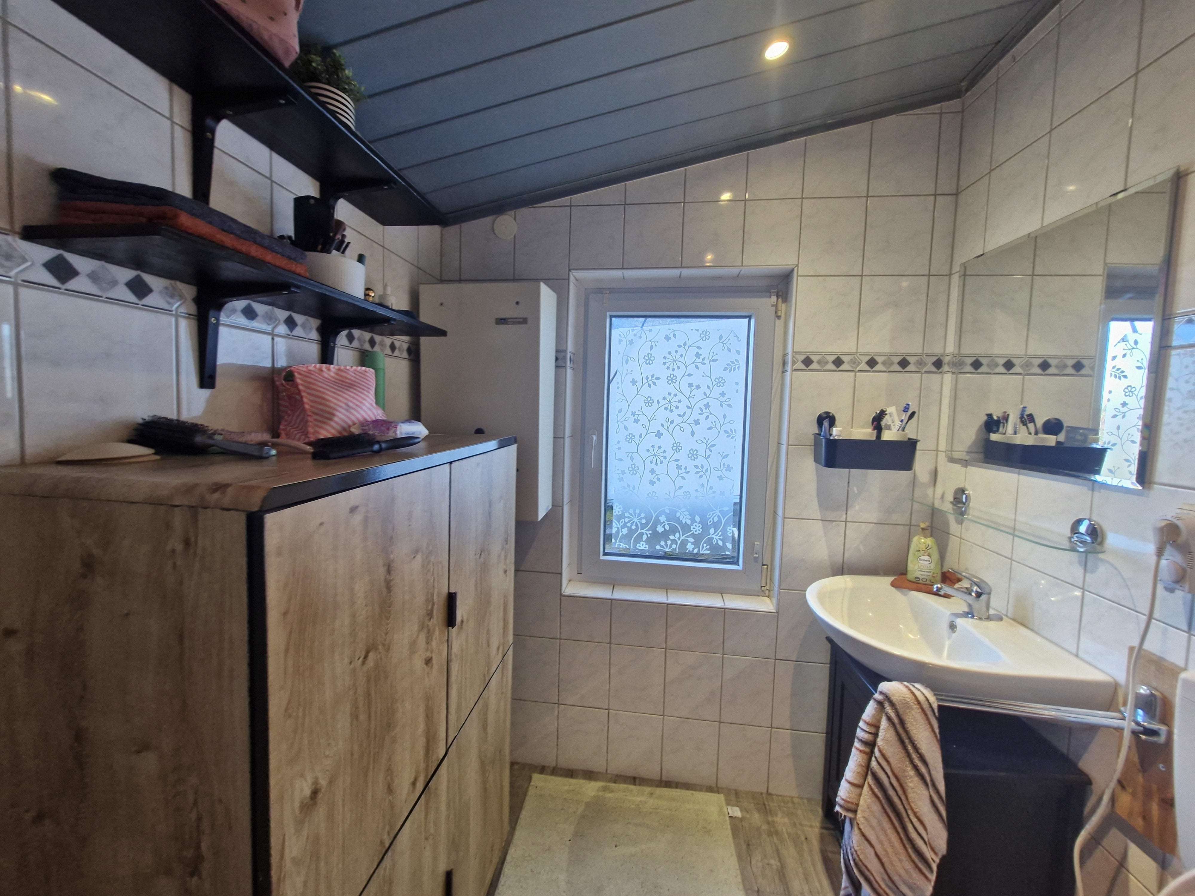 Immobilie in Wadgassen - Charmantes Einfamilienhaus mit Garage und pflegeleichtem Garten - Bild 3