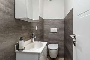 Bremen - Gröpelingen | Modernisiertes Reihenhaus mit riesigem Platzangebot und 2 Garagen – Die vollständige Adresse der Immobilie erhältst du vom Anbieter., 28237 Lindenhof, Bremen – Vorschaubild 9