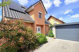 Ankommen, durchatmen, zuhause sein: Familienidylle mit Pool, Solarenergie und stilvoller Ausstattung – Die vollständige Adresse der Immobilie erhältst du vom Anbieter., 12683 Biesdorf, Berlin – Vorschaubild 12