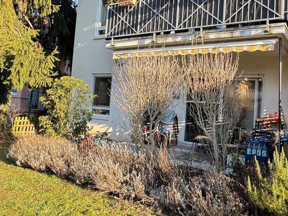 Terrasse mit Gartenanteil