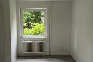 Familienhit mit Balkon & Tageslichtbad - Frisch renovierte 3-Zimmer-Wohnung – Hasenwinkel 11, 38226 Lebenstedt, Salzgitter – Vorschaubild 2