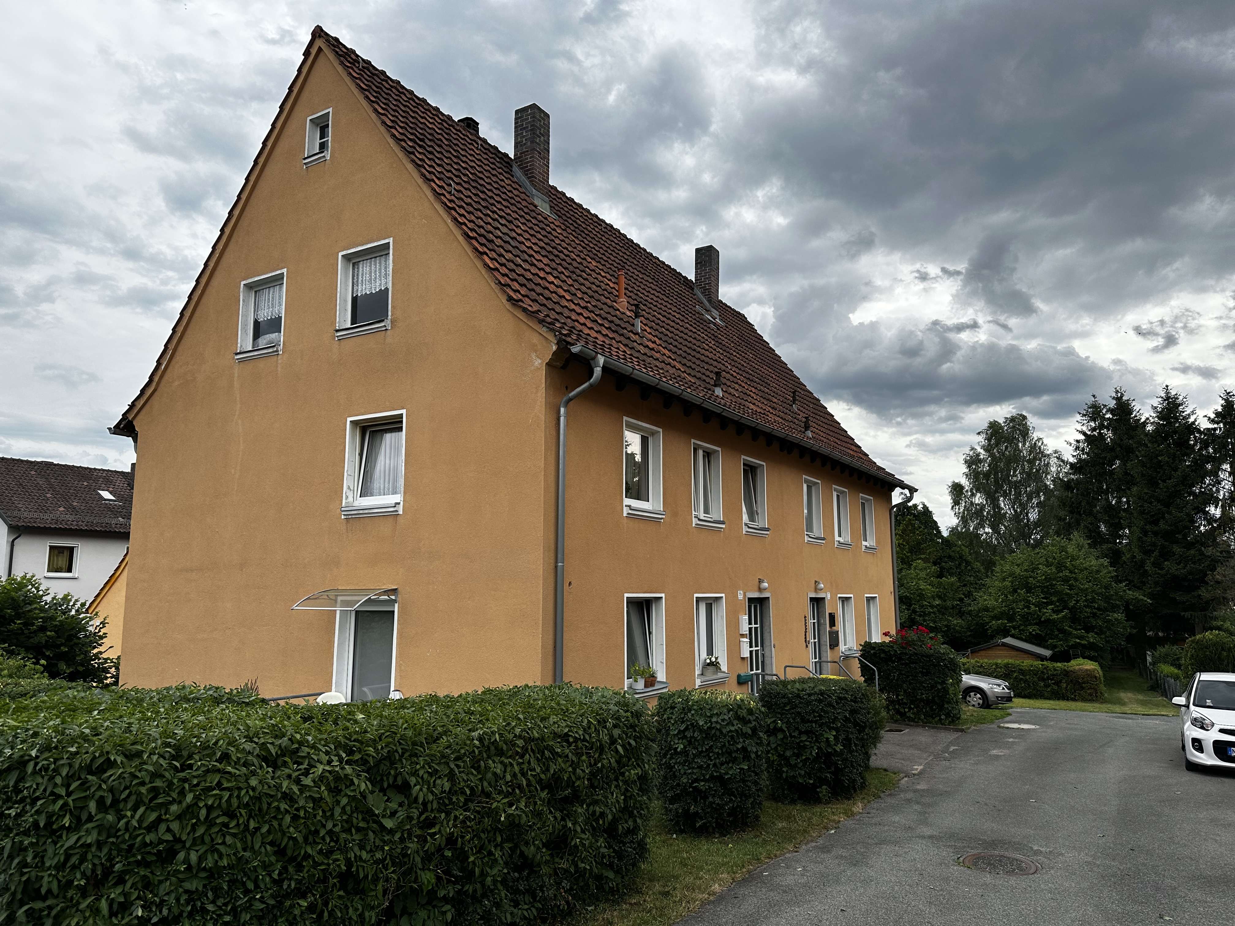 *Provisionsfrei* Neustadt bei Coburg, 2 Wohnungen zur Selbstnutzung + Ausbaureserve, Coburg Kreis – Bild 1