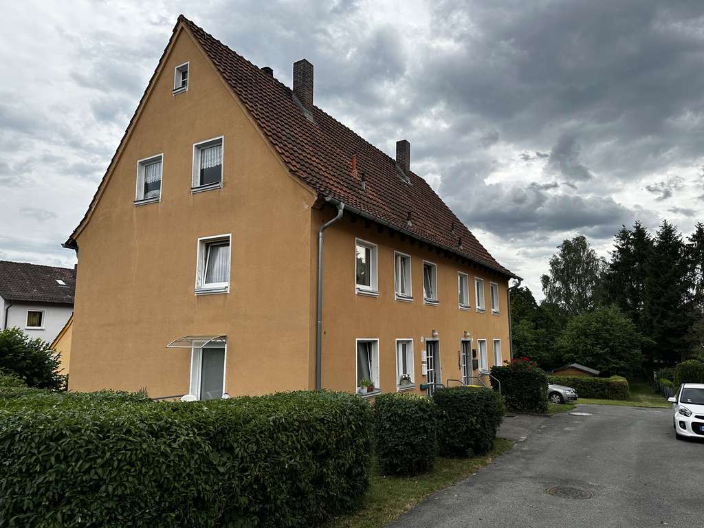 Immobilie in Neustadt bei Coburg - *Provisionsfrei* Neustadt bei Coburg,  2 Wohnungen zur Selbstnutzung + Ausbaureserve - Bild 0