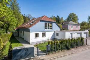 Licht, Luft und Wohlfühlflair: Familiengerechte Haushälfte mit Dachterrasse und Garten – Die vollständige Adresse der Immobilie erhältst du vom Anbieter., 82031 Grünwald – Vorschaubild 1
