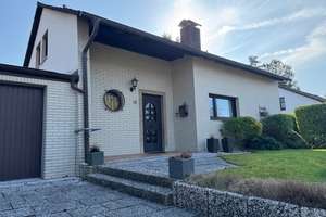 Freistehendes Einfamilienhaus mit Garage in ruhiger Wohnlage. – Die vollständige Adresse der Immobilie erhältst du vom Anbieter., 42655 Solingen-Mitte, Solingen – Vorschaubild 2