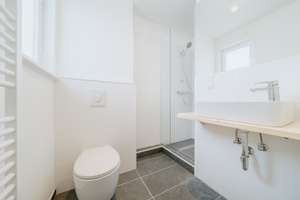 Erstbezug nach Kernsanierung | Modernes City-Apartment mit französischem Balkon und Schlafnische – Durlacher Straße 23, 10715 Wilmersdorf, Berlin – Vorschaubild 3
