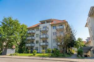 Helle Single-Wohnung mit Parkblick und Balkon