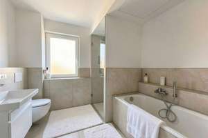 NEUBAU-3-Zimmer-Gartenwohnung mit Süd-Terrasse + wohnlich ausgebautem Souterrain (2 Räume + 2. Bad) – Kranichweg 33, 81827 Waldtrudering, München – Vorschaubild 10