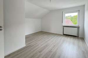 Modernisierte Doppelhaushälfte mit viel Platz und Garage
in Kunreuth-Weingarts – Die vollständige Adresse der Immobilie erhältst du vom Anbieter., 91358 Kunreuth – Vorschaubild 12