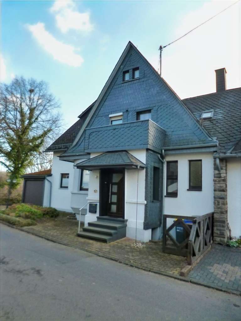 Immobilie in Molzhain - Genießer - Haus! Panoramablick, Wintergarten, Loggia, Balkone, Terrasse! - Bild 1