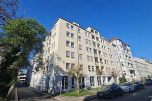 Zu Fuß in die Leipziger Innenstadt oder in den Park – Drei-Zimmer-Wohnung mit Tiefgaragen-Stellplatz