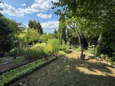 Freistehendes Haus mit 3 Wohnungen (300 m² Wfl.) in ruhiger Lage! Baujahr 2000 mit Restarbeit.