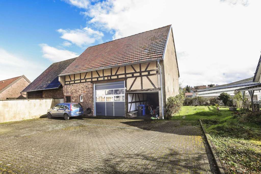 Immobilie in Ettlingen - Historische Sandsteinscheune mit Baugenehmigung in Topp Lage von Spessart - Bild 0