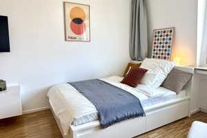 Einziehen & wohlfühlen: hochwertig sanierte 1 Zimmer Wohnung mit Blick über die Dächer Neuhausens – Dachauer Str. 245, 80637 München – Vorschaubild 6