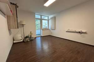 Helle 2-Zimmer-Wohnung mit Einbauküche, Balkon & optionaler Garage