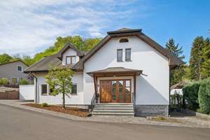 Provisionsfrei – Großzügiges, helles Haus mit Einliegerwohnung und traumhaftem Garten – Die vollständige Adresse der Immobilie erhältst du vom Anbieter., 55743 Hintertiefenbach – Vorschaubild 1