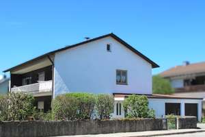 *Kapitalanleger aufgepasst*
Gut vermietetes, renoviertes Zweifamilienhaus in zentraler Lage – Die vollständige Adresse der Immobilie erhältst du vom Anbieter., 84503 Altötting – Vorschaubild 2