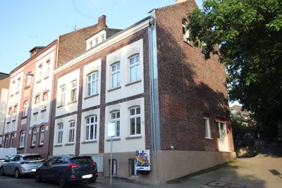 Mehrfamilienhaus mit großem Grundstück