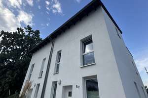 Doppelhaushälfte in beliebter Lage – Die vollständige Adresse der Immobilie erhältst du vom Anbieter., 4552 Borna – Vorschaubild 1