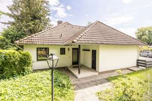 Einfamilienhaus-Bungalow mit schönem Südgarten (5 Gehminuten zur S-Bahn) – Die vollständige Adresse der Immobilie erhältst du vom Anbieter., 82223 Eichenau – Vorschaubild 3