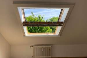 Wohnen mit Charakter: Dachgeschosswohnung (für WG geeignet) in Bochum-Laer
