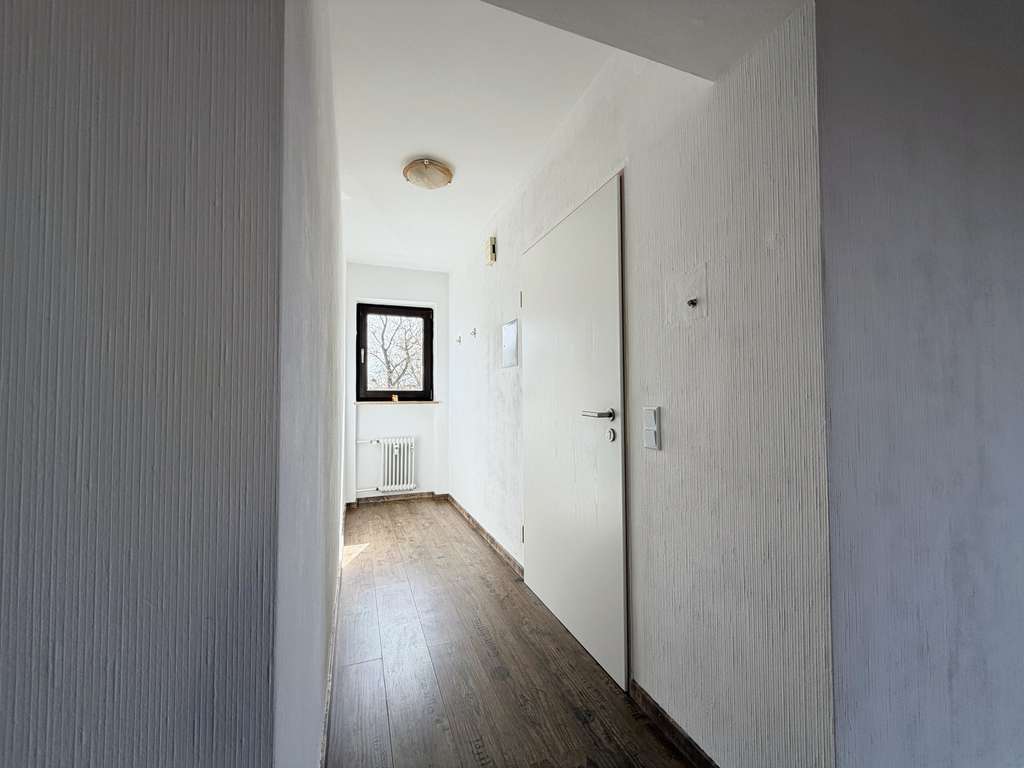 Immobilie in Laaber - Lichtdurchflutete 4-Zimmer-Wohnung mit Balkon & Gartenzugang in idyllischer Lage - Bild 3