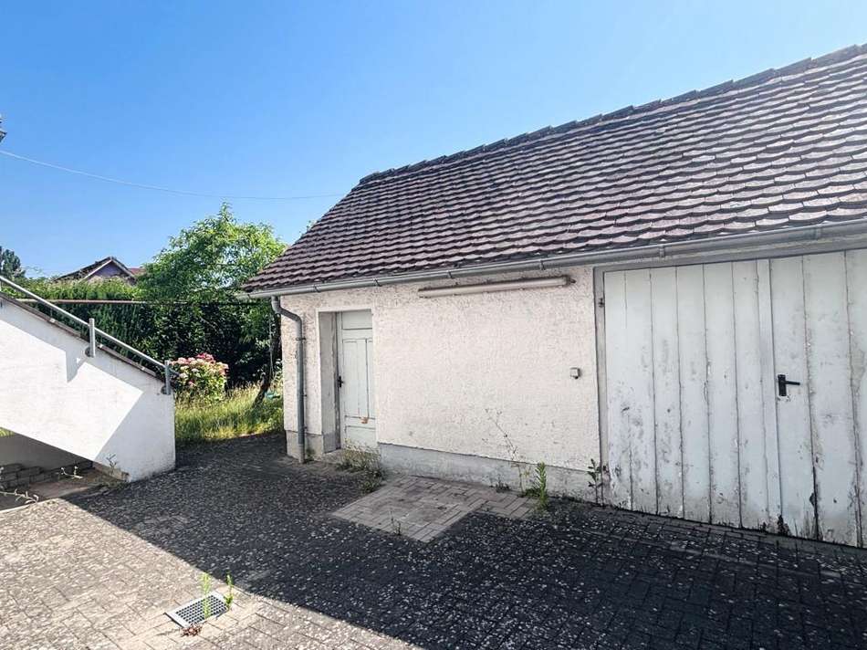 Garage und Hofbereich
