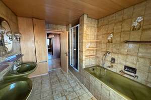 Selten großzügig u. komfortabel! Extravag. EFH m. 330 m² Wohnfl. u. 8,8 Ar Grdst. in idyll. Lage! – Die vollständige Adresse der Immobilie erhältst du vom Anbieter., 72664 Kohlberg – Vorschaubild 25