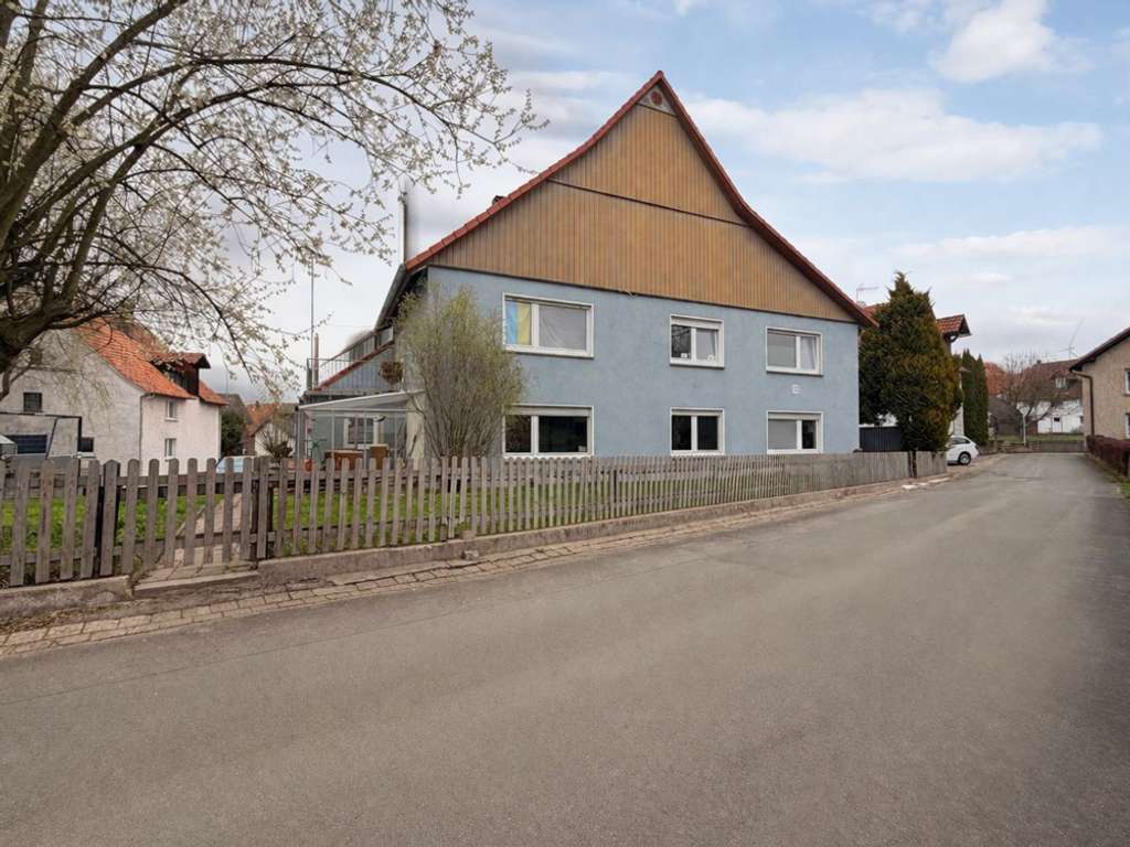 Immobilie in Lügde - Vielseitiges Wohnglück mit Renditepotenzial: Modernisiertes Haupthaus & charmante Gästewohnung - Bild 2