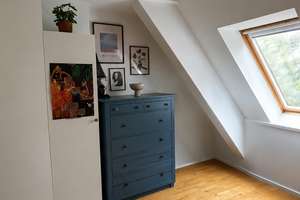 Großzügige 4,5 Zimmer Dachgeschosswohnung mit viel Licht, Kamin und großem Gemeinschaftsgarten – 50739 Bilderstöckchen, Köln – Vorschaubild 13