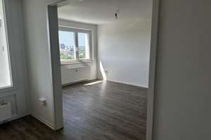 Blick über Hamburg: 3-Zimmer-Wohnung mit Balkon – Korallusring 9, 21109 Wilhelmsburg, Hamburg – Vorschaubild 4