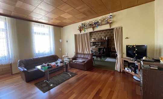 Großzügig Wohnen mit Einliegerwohnung, Innenhof und Garage!