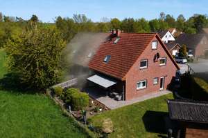 Familienfreundliche Doppelhaushälfte mit Garten, Kaminofen und Blick ins Grüne – Die vollständige Adresse der Immobilie erhältst du vom Anbieter., 31848 Bad Münder am Deister – Vorschaubild 1