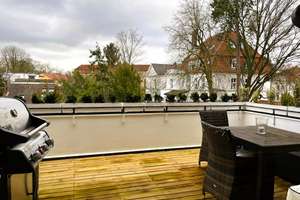 Villa im Zooviertel bietet 1. OG mit Parkett, EBK und großem Südbalkon zum Garten + Tiefgarage – Bristoler Str. 0, 30175 Zoo, Hannover – Vorschaubild 1