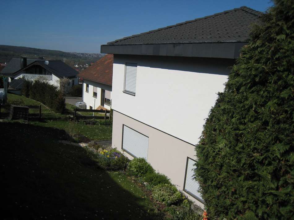 Hausansicht im Gartenbereich