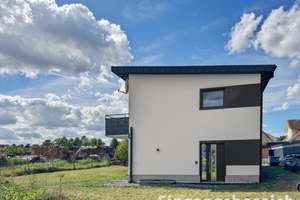 Ideal für Familien - großes Grundstück mit modernem Haus! – Die vollständige Adresse der Immobilie erhältst du vom Anbieter., 97332 Volkach – Vorschaubild 3