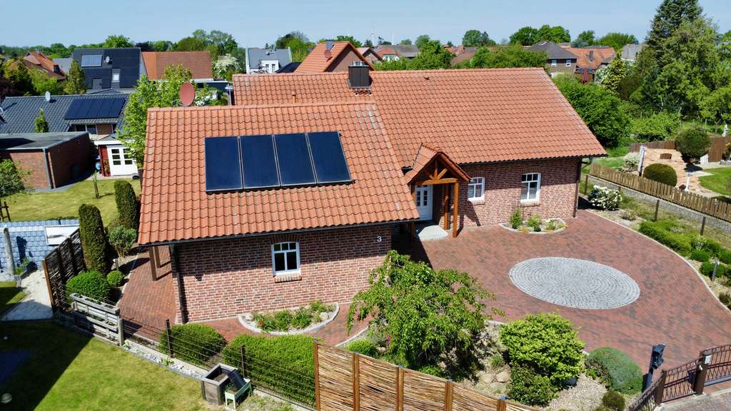 Immobilie in Bröckel - Hochwertiges Einfamilienhaus aus 2011 mit Energieklasse A in ruhigem Wohngebiet - Bild 1