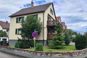 Ansprechendes Zweifamilienhaus in ruhiger Lage von Schwaikheim – Die vollständige Adresse der Immobilie erhältst du vom Anbieter., 71409 Schwaikheim – Vorschaubild 1