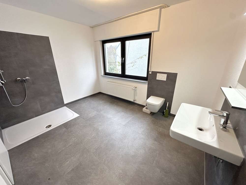 Immobilie in Ransbach-Baumbach - Großzügiges Einfamilienhaus mit großem Potenzial in ansprechender Lage - Bild 5