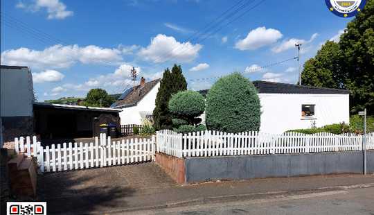 Bild von Geräumiges Wohnhaus mit Hof, Carport und 3 Garagen