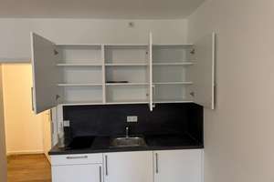 Ab sofort steht ein möbliertes 1-Zimmer Apartment inkl. EBK im 3.OG zur Vermietung! – Hohenzollernstraße 24, 80801 Schwabing-Ost, München – Vorschaubild 2